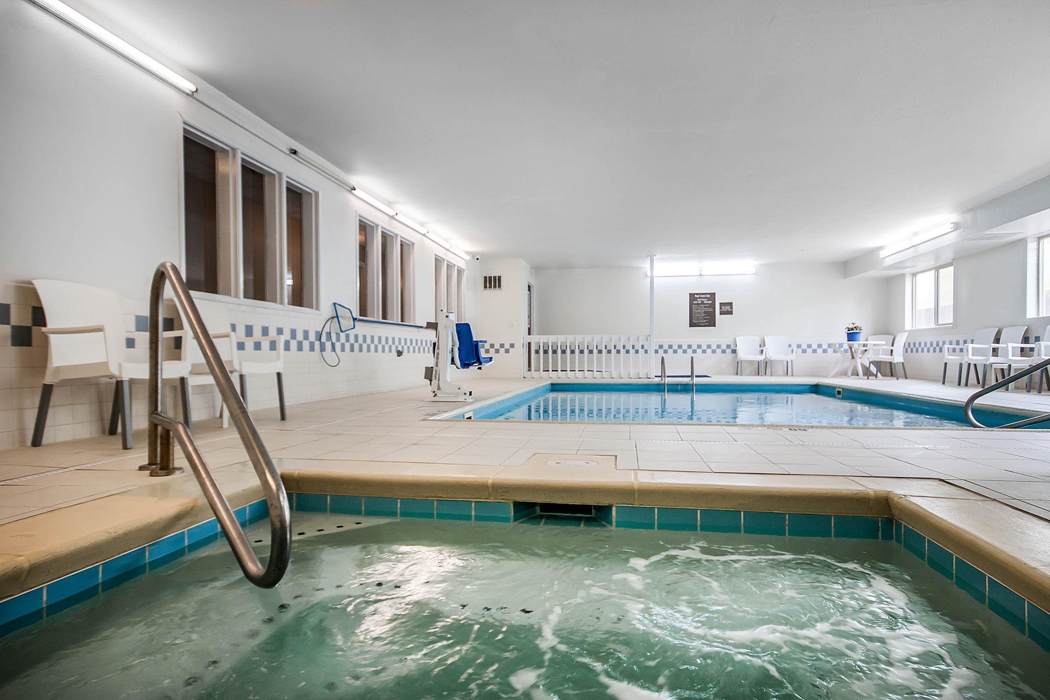 Quality Inn Поукателоу Екстериор снимка