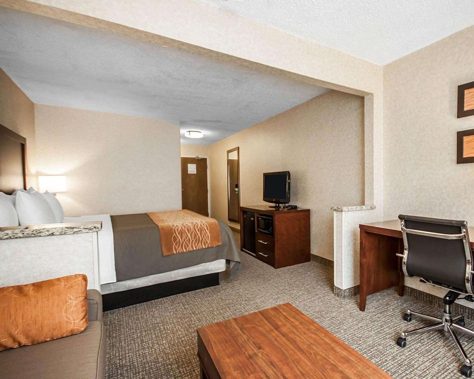 Quality Inn Поукателоу Екстериор снимка