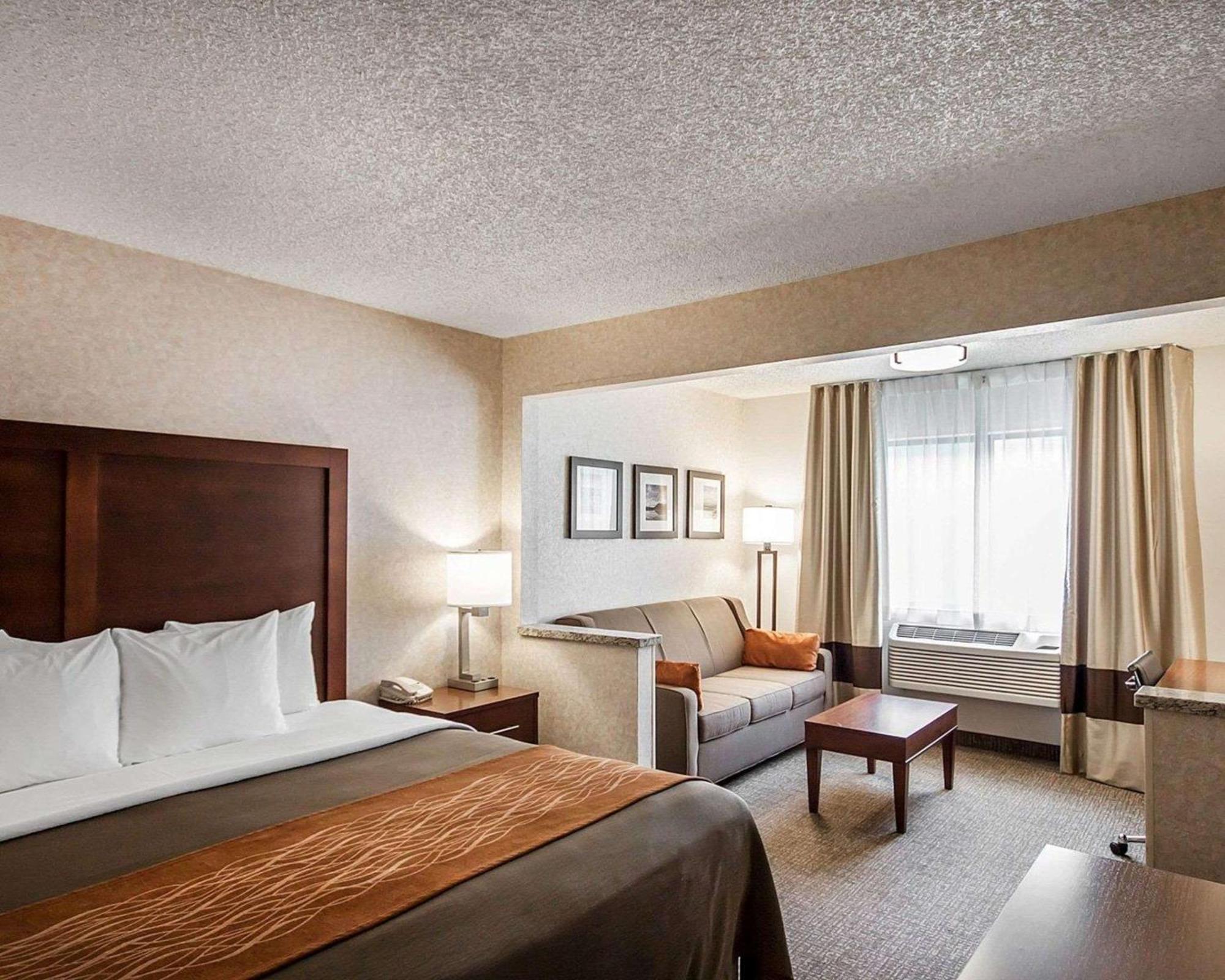 Quality Inn Поукателоу Екстериор снимка