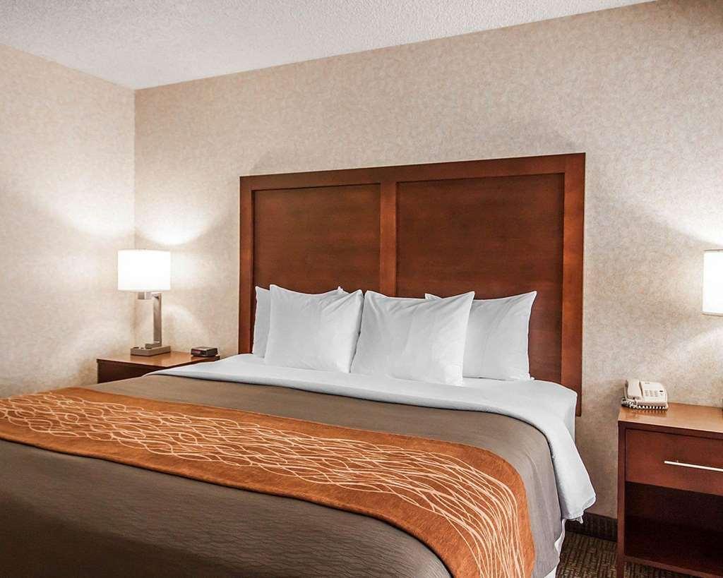 Quality Inn Поукателоу Стая снимка